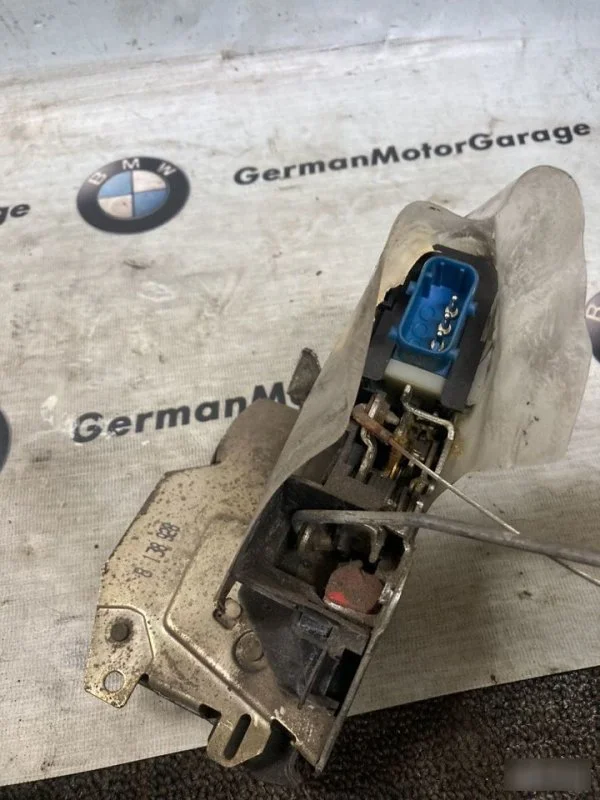 Дверной замок задний правый BMW 5 E34 2.0 - миниатюра 4