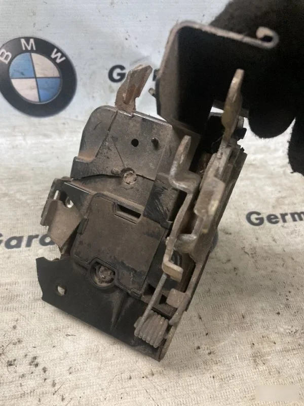 Дверной замок задний правый BMW 3 E30 2.0 - миниатюра 2