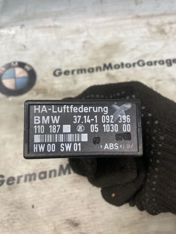 Блок пневмоподвески BMW X5 E53 - изображение 1