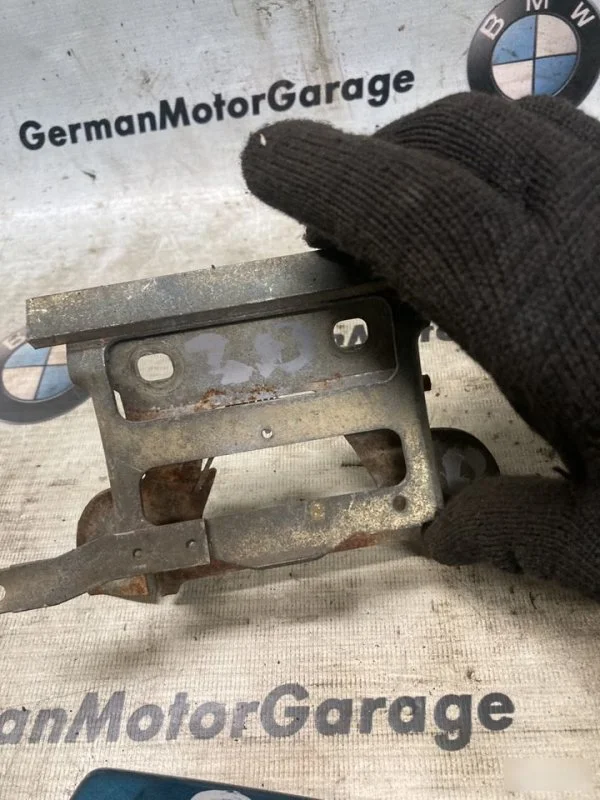Ручка двери водительская BMW 3 E30 2.0 1982-1994 - миниатюра 2