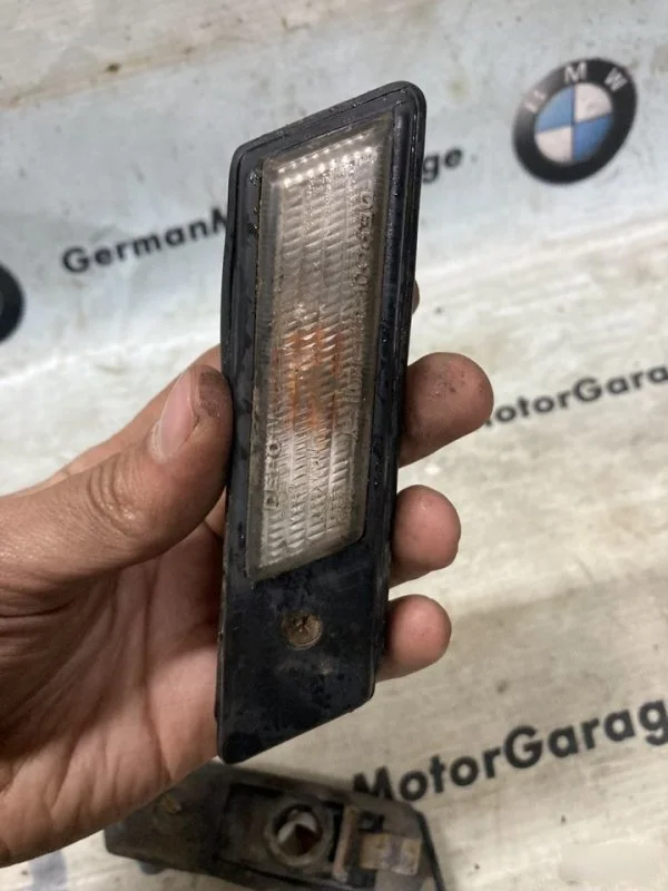 Повторители поворотников в крылья BMW 5 E34 2.0 - миниатюра 6