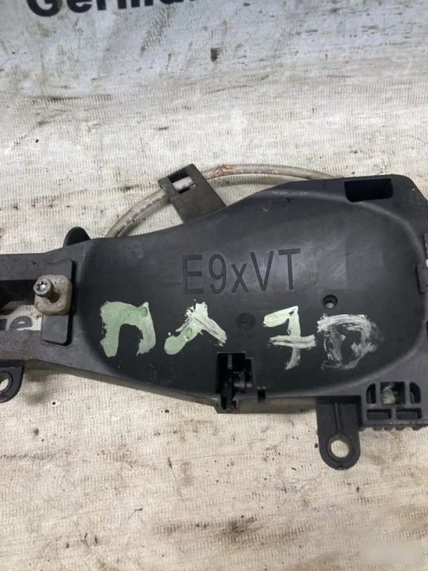 Каркас ручки водительской BMW X5 E70 3.0 2006-2010 - миниатюра 2