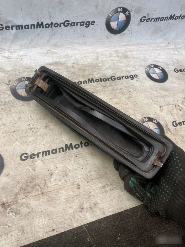 Кожух ручника BMW 3 E30 2.0 1982-1994 - миниатюра 3