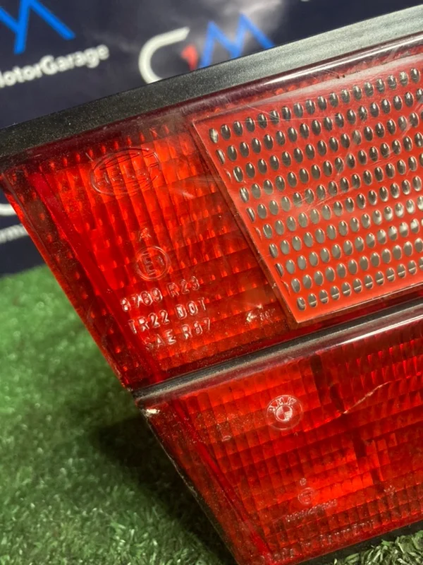 Фонарь в крышку багажника левый bmw 5 E34 M50B20 - миниатюра 3