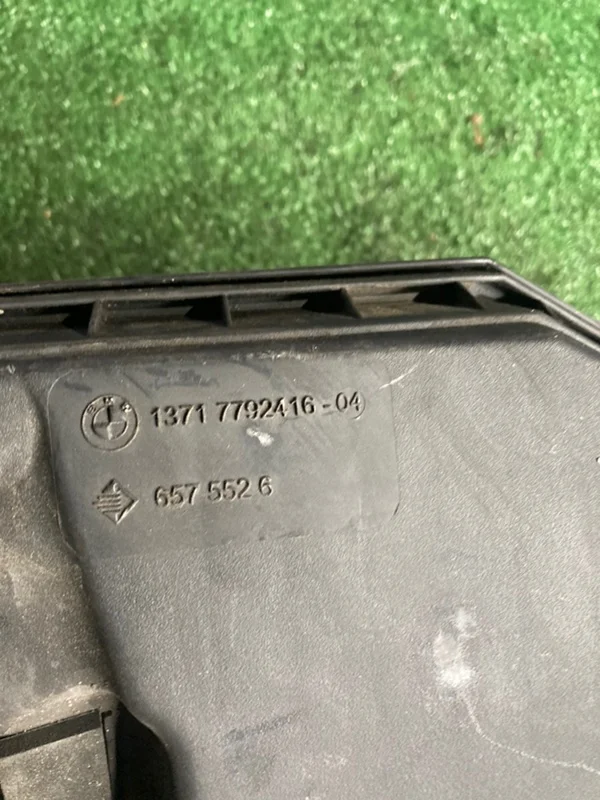 Корпус воздушного фильтра BMW 5 E60 N47D20A 2009 - миниатюра 3
