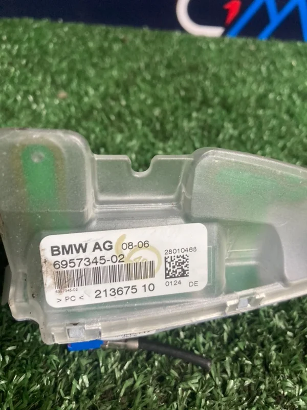 Антенна GPS плавник BMW 5 E61 N52B30A 2006 - миниатюра 2