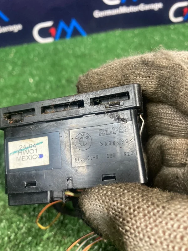 Кнопка аварийной сигнализации BMW X5 E53 M57 306D1 - миниатюра 2