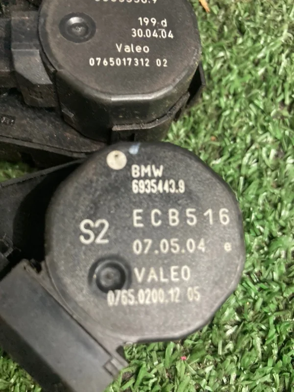 Сервопривод заслонка печки BMW X5 E53 M54B30 306S3 - миниатюра 2