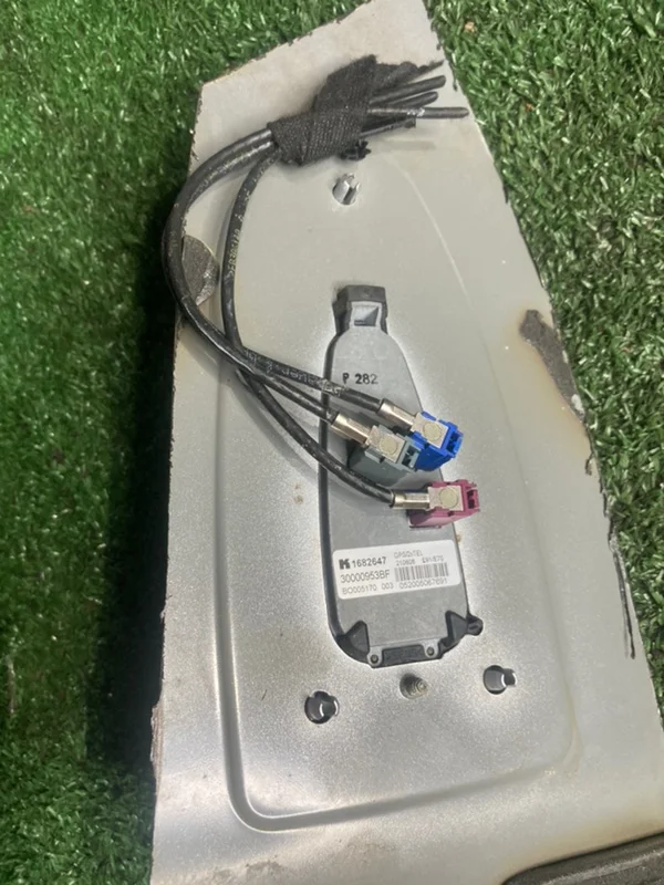 Антенна плавник на крышу BMW X5 E70 M57 306D5 2008 - миниатюра 4