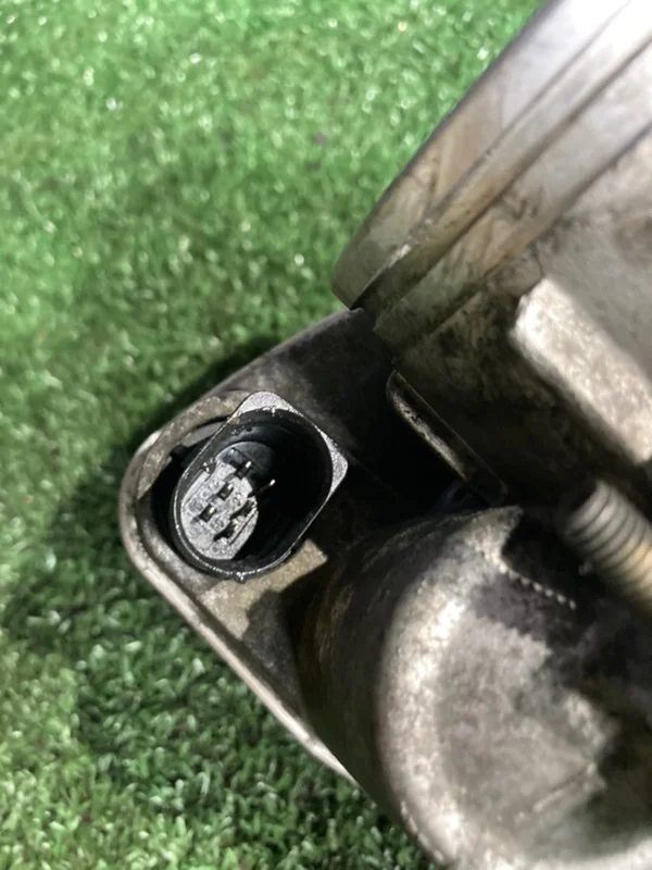 Дроссельная заслонка BMW 5 E39 M54B22 226S1 2002 - миниатюра 2