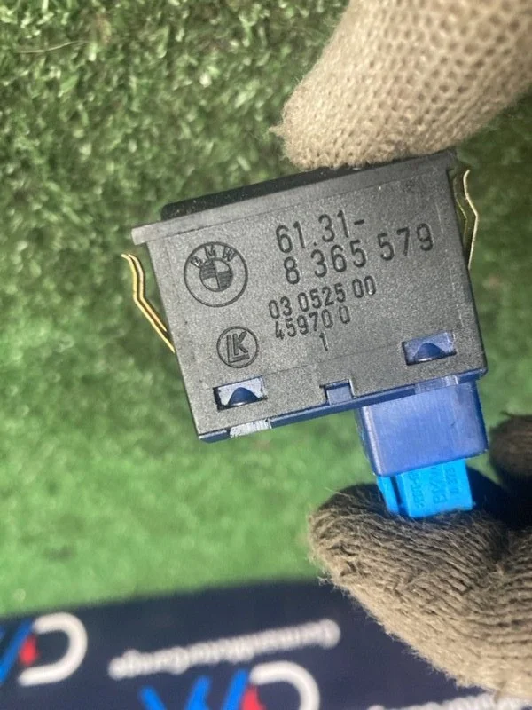 Кнопка открывания багажника BMW 5 E39 M57 306D1 - миниатюра 2