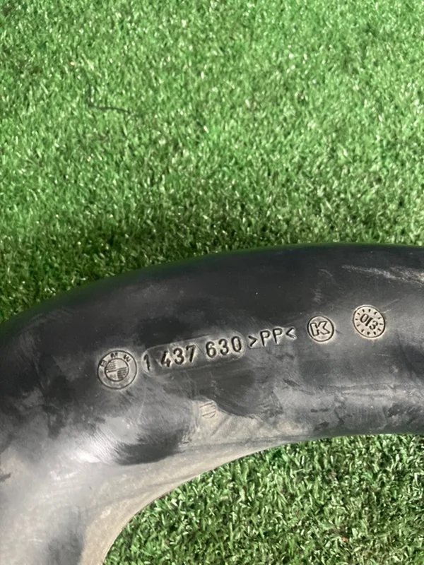 Всасывающий патрубок BMW 5 E39 M54B22 226S1 2002 - миниатюра 2