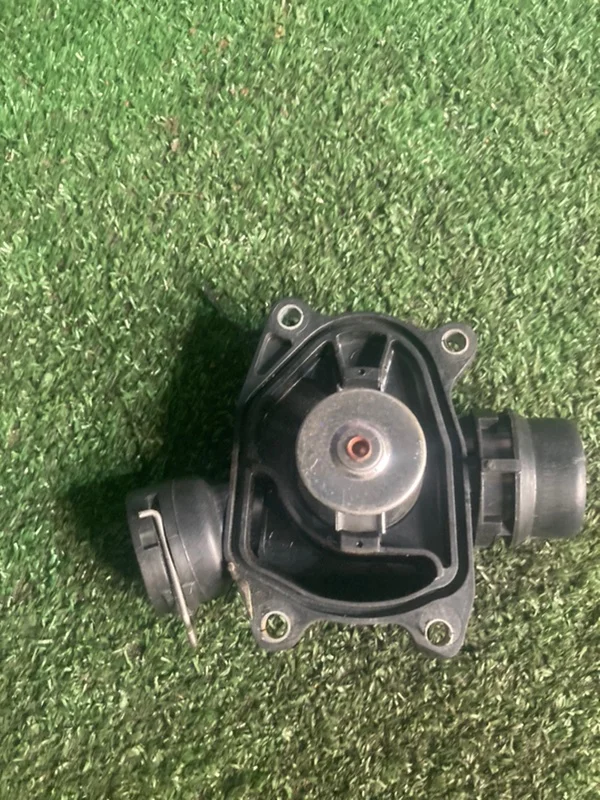 Корпус термостата BMW 5 E39 M57 306D1 1999 - миниатюра 4