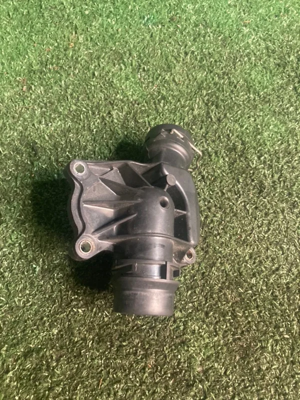 Корпус термостата BMW 5 E39 M57 306D1 1999 - миниатюра 5