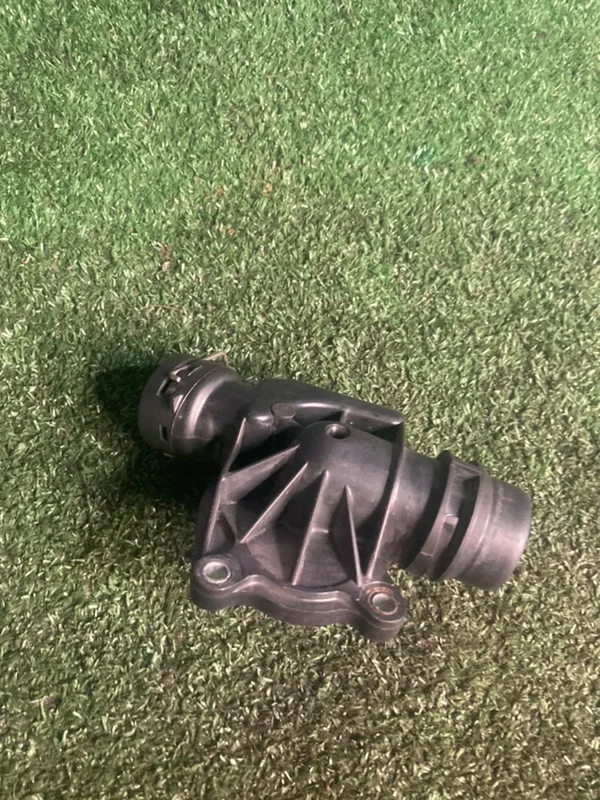 Корпус термостата BMW 5 E39 M57 306D1 1999 - миниатюра 6