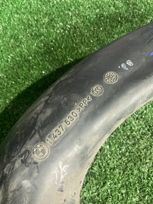 Всасывающий патрубок BMW 5 E39 M54B22 226S1 2002 - миниатюра 2
