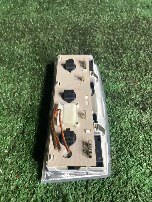 Плафон подсветки салона задний BMW 5 E60 N47D20A - миниатюра 3