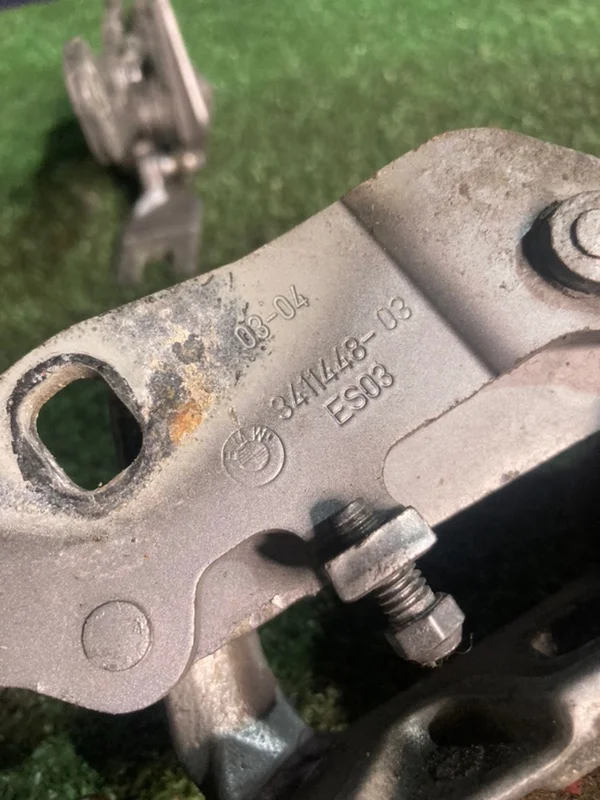 Петля капота BMW X3 E83 256S5 M54B25 2004 - миниатюра 4