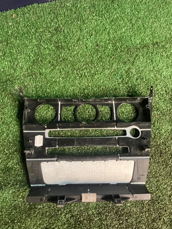 Декоративная накладка торпедо BMW 6 E63 N52B30A - миниатюра 5