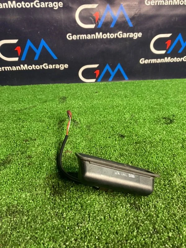 Кнопка открывания багажника BMW 5 E60 N47D20A 2009 - миниатюра 2