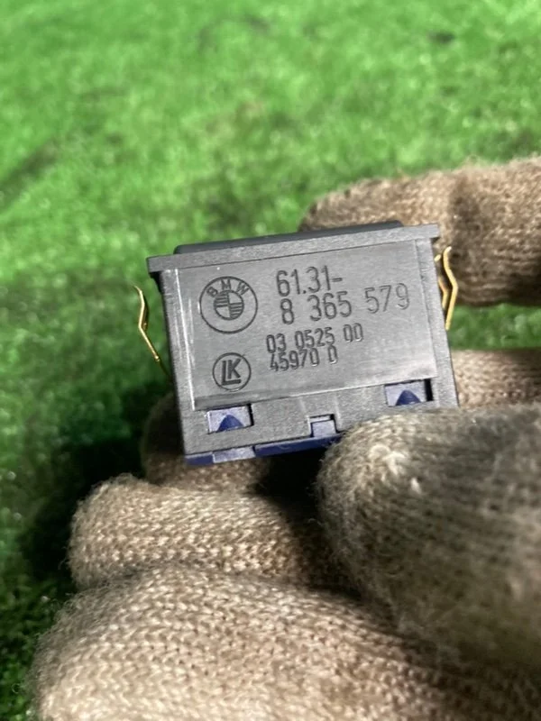 Кнопка открывания багажника BMW X5 E53 M54B30 - миниатюра 3