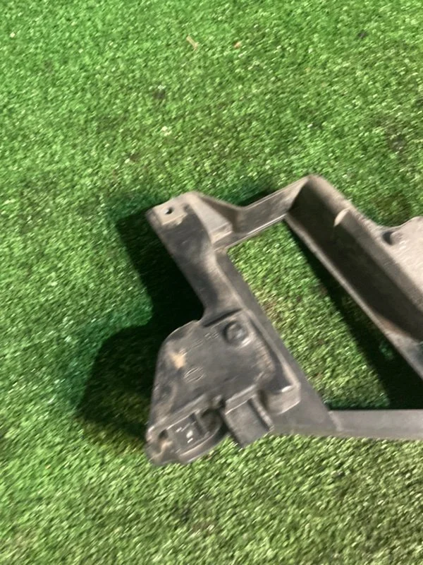 Кронштейн фары правый BMW X5 E53 M57 306D2 2005 - миниатюра 3