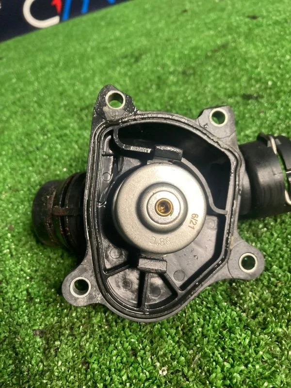 Корпус термостата BMW X5 E53 M57 306D2 2005 - миниатюра 4