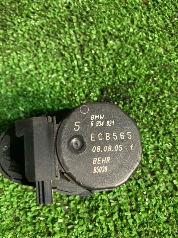 Сервопривод актуатор печки BMW X3 E83 M54B30 306S3 - миниатюра 2