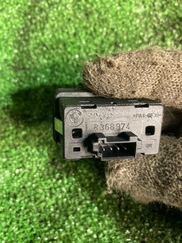 Кнопка стеклоподъемника BMW 5 E39 M57 256D1 2002 - миниатюра 4