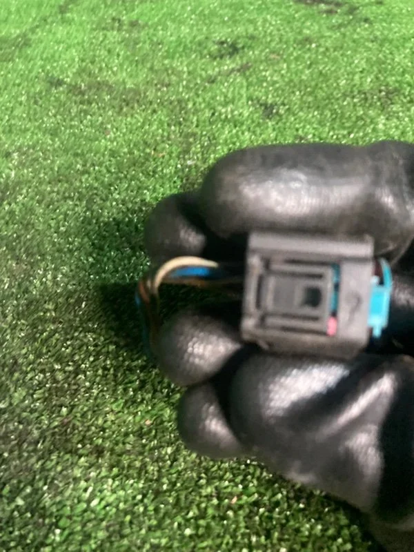 Фишка BMW 5 E61 N52B30A 2006 - миниатюра 2
