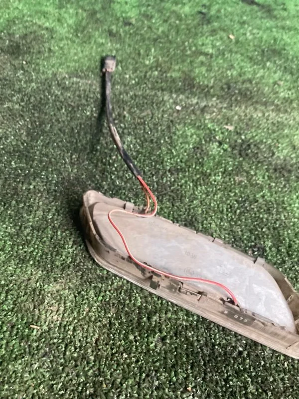 Плафон подсветки салона задний левый BMW 5 E34 - миниатюра 3