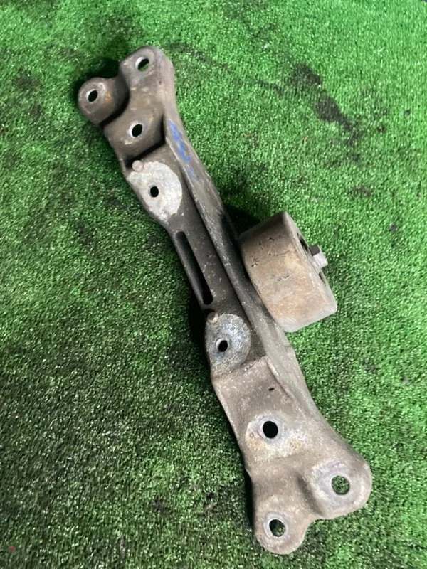 Траверса опора АКПП BMW 5 E39 256S5 M54B25 2001 - миниатюра 6