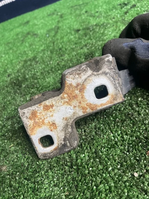 Замок капота крюк BMW 3 E46 КУПЭ M54B30 306S3 2003 - миниатюра 3