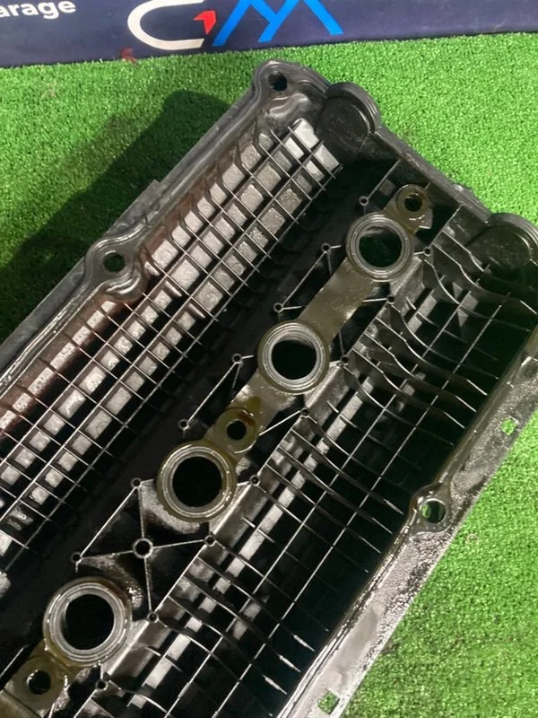 Клапанная крышка ДВС BMW 5 E39 256S5 M54B25 2001 - миниатюра 10