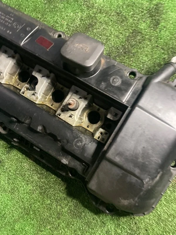 Клапанная крышка ДВС BMW 5 E39 256S5 M54B25 2001 - миниатюра 4