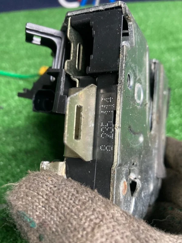Замок двери передний правый BMW 5 E39 M54B30 306S3 - миниатюра 3