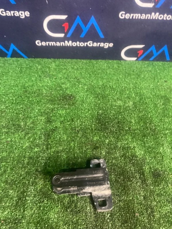 Скоба замка багажной двери Нж BMW X5 E53 M54B30 - изображение 1