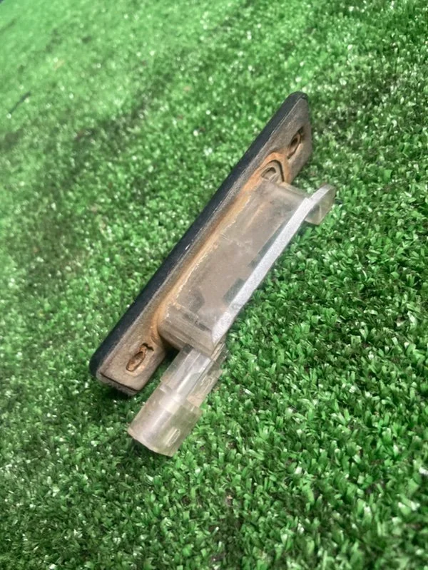 Плафон подсветки номера BMW 5 E34 M50B20 206S1 - миниатюра 4