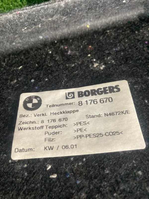 Обшивка двери багажника BMW 3 E46 256S5 M54B25 - миниатюра 2