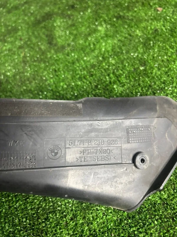 Щиток фонаря правый BMW 5 E39 256S5 M54B25 2002 - миниатюра 3