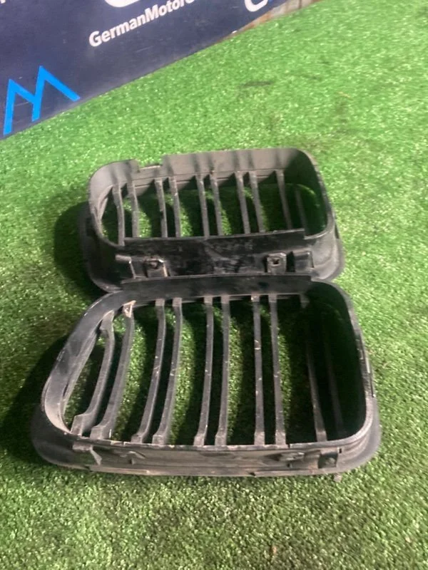 Решетки радиатора BMW 3 E46 256S5 M54B25 2001 - миниатюра 4
