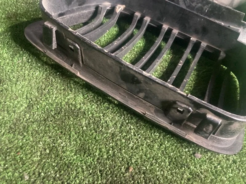 Решетки радиатора BMW 3 E46 256S5 M54B25 2001 - миниатюра 5