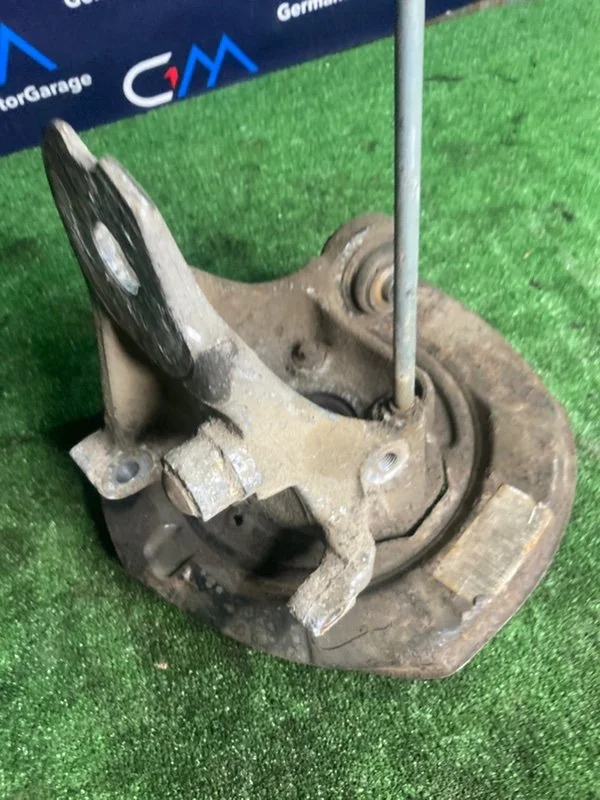 Кулак поворотный задний правый BMW 5 E39 M54B25 - миниатюра 4