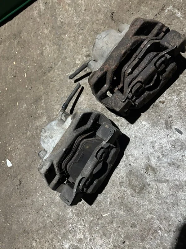 Суппорт тормозной передний bmw 5 E39 M54B25 2001 - миниатюра 5