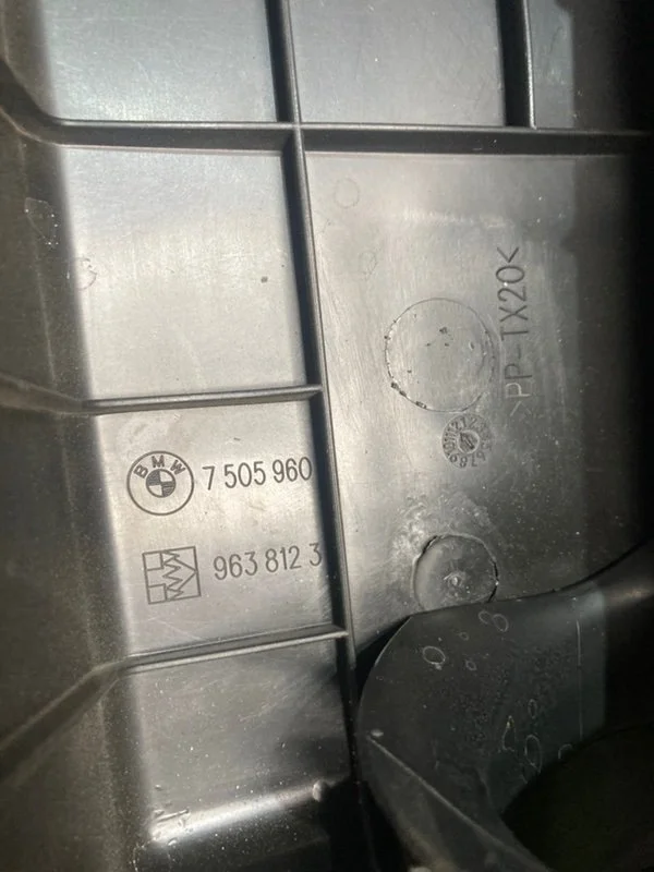 Верхняя часть воздушного фильтра BMW X5 E53 M54B30 - миниатюра 4