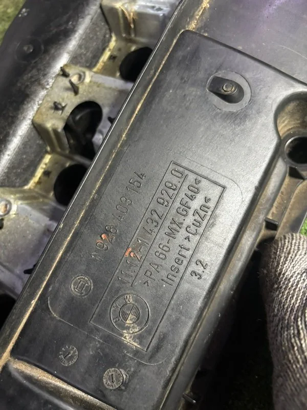Клапанная крышка ДВС BMW 5 E39 256S5 M54B25 2002 - миниатюра 6