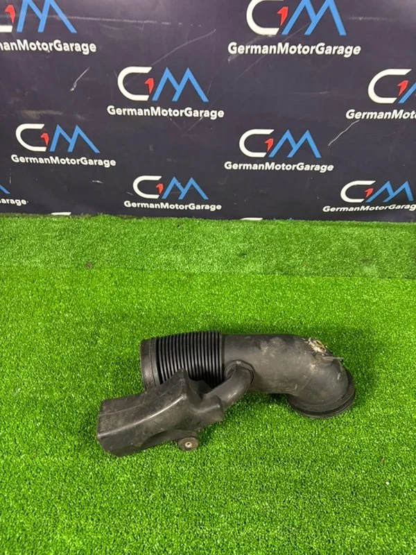 Патрубок воздушного фильтра BMW 7 E38 358S2 M62B35 - изображение 1