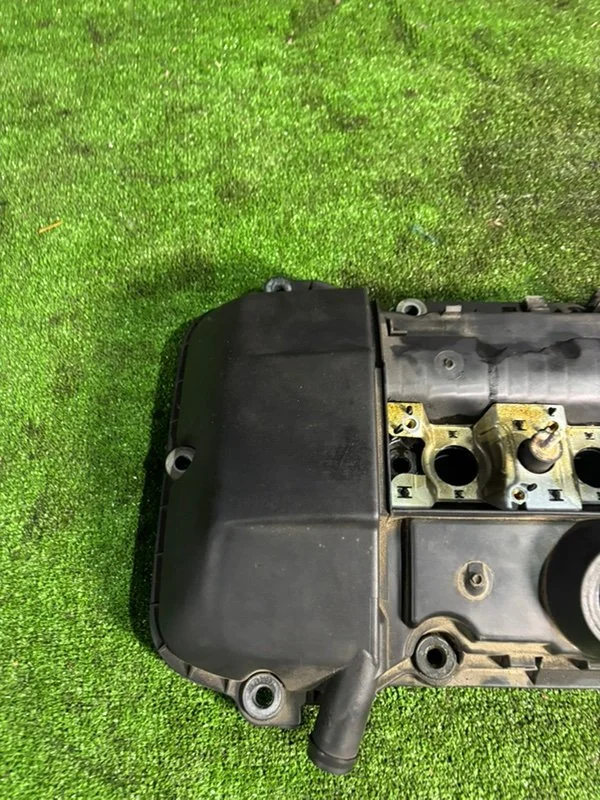 Клапанная крышка ДВС BMW 5 E39 256S4 M52B25TU 1999 - миниатюра 9