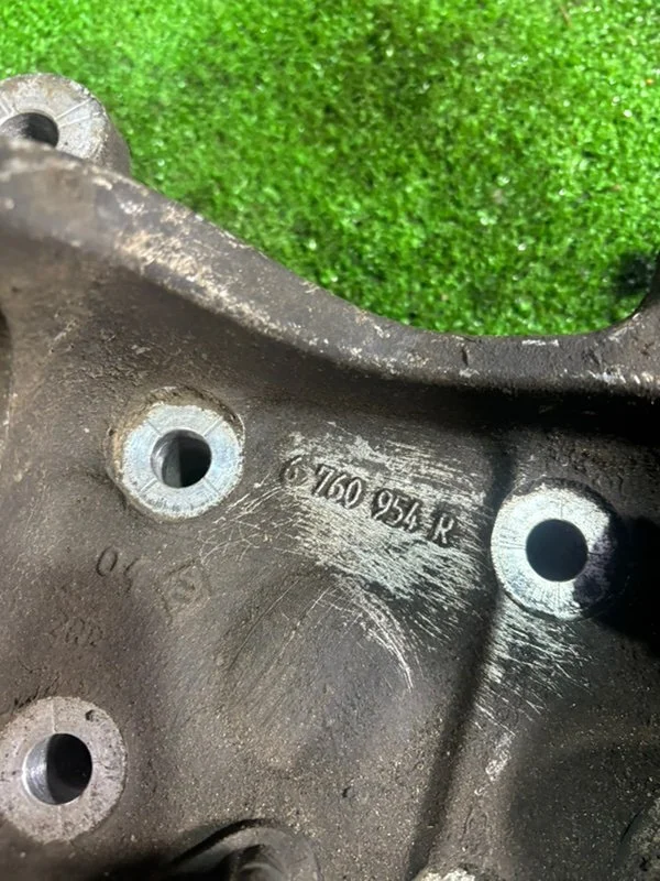 Кулак поворотный передний правый bmw 5 E60 M57D30 - миниатюра 2