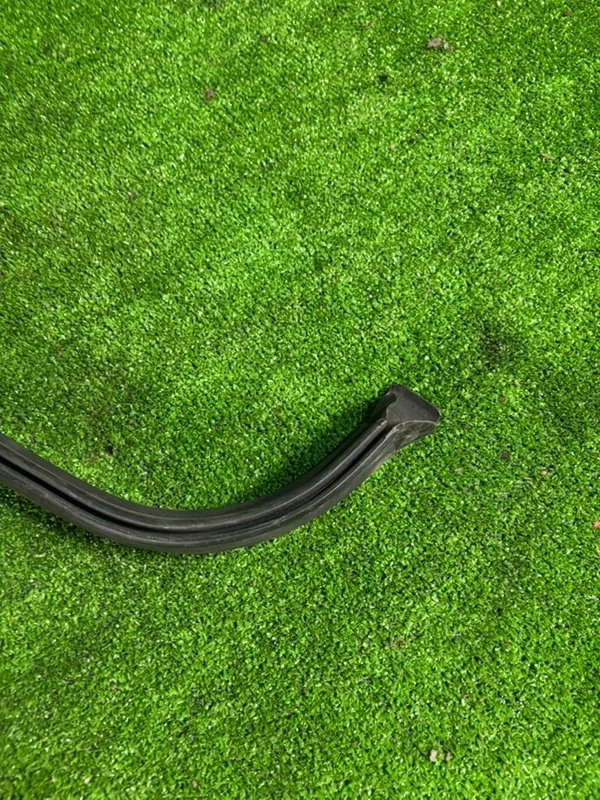 Уплотнитель капота BMW 3 E46 КУПЭ M57 306D2 2004 - миниатюра 5